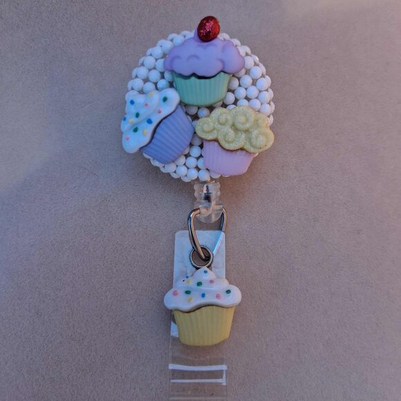 Cupcake Badge Reel - Picture 1 of 2